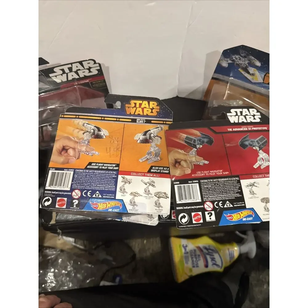 Lot of 8 Hot Wheels Star Wars Die-Cast Vehicles New in Package